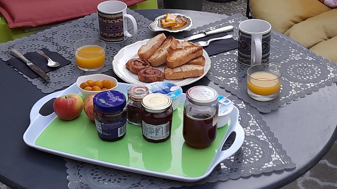 Sur Le Chemin Bed & Breakfast Auvillar ภายนอก รูปภาพ